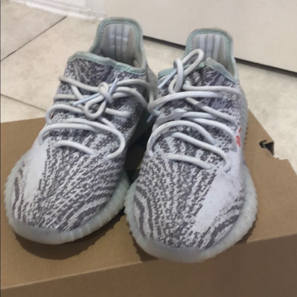 Yeezy boots 350 v2 5 1/2